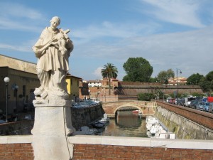 Livorno_-_Statua_di_S.Giovanni_e_Fortezza_Nuova